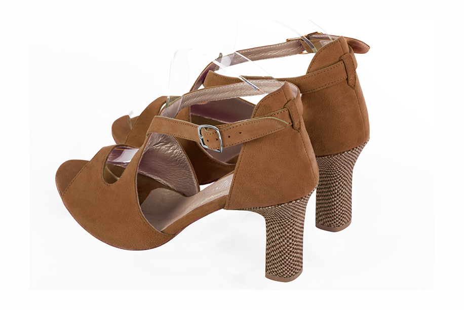 Sandales élégantes et raffinées pour soirées et cérémonies, coloris marron caramel. Bout rond. Haut. Talon trotteur. Cérémonie, soirée, cocktail, évènementiel. Personnalisation : Choix des cuirs, 
                des couleurs et des talons. Petites et grandes pointures. - Florence KOOIJMAN